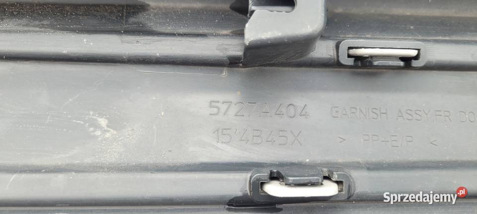 LISTWA DRZWI PRAWY PRZÓD MITSUBISHI OUTLANDER Części samochodowe Ruda Śląska
