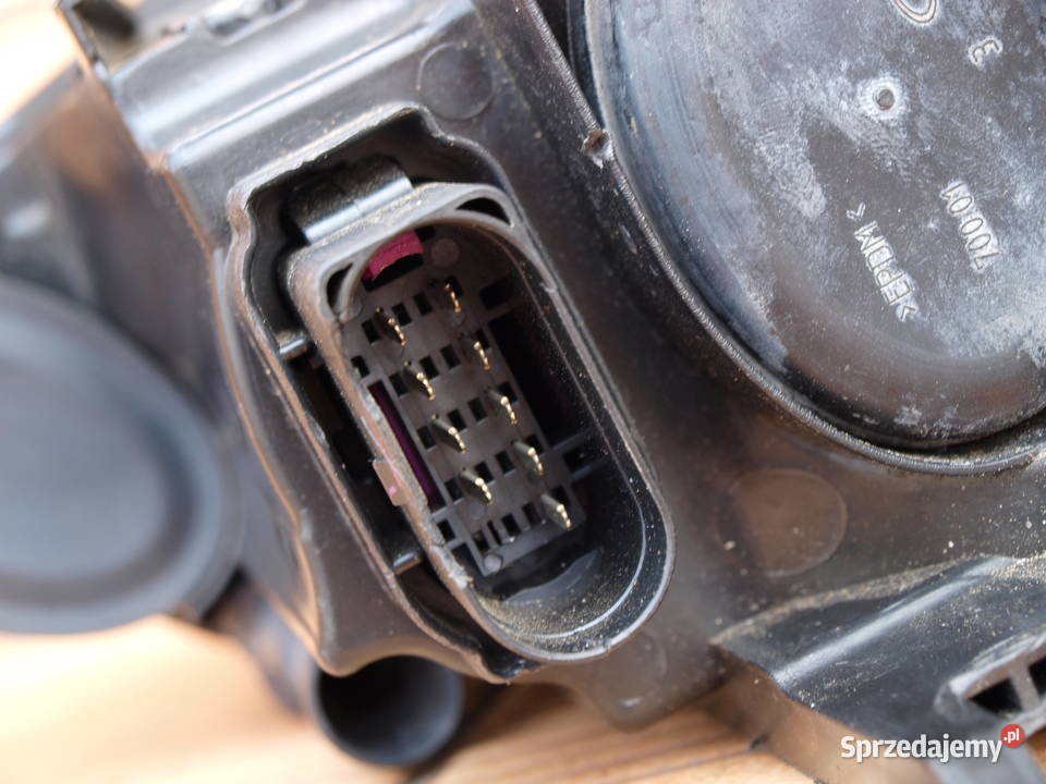 Audi A1 lampa prawa przód zwykła 2010 2014r osobowe Kalisz