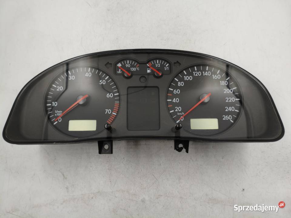 Sterownik Silnika VW Passat B5 18 ADR 8D0907558B osobowe