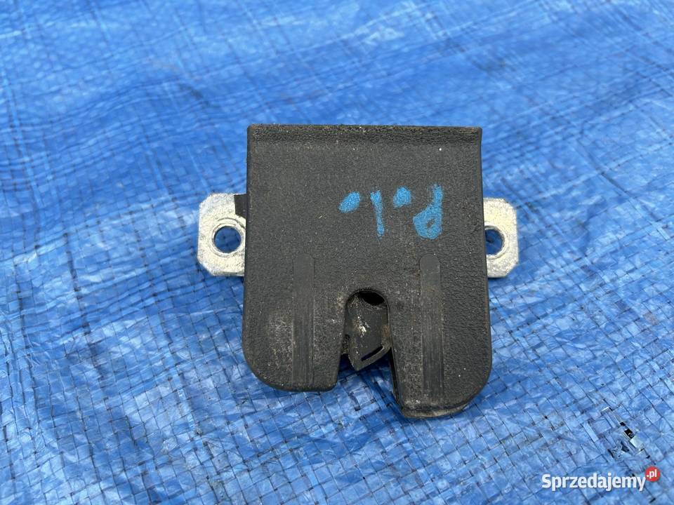 VW POLO 9N ZAMEK KLAPY TYŁ BAGAZNIKA 6Q6827505B Bolesławiec