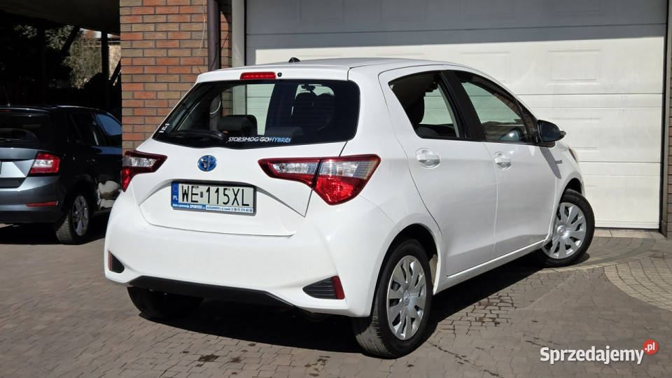 Toyota Yaris Hybrid 100 Premium ECvt automatyczna