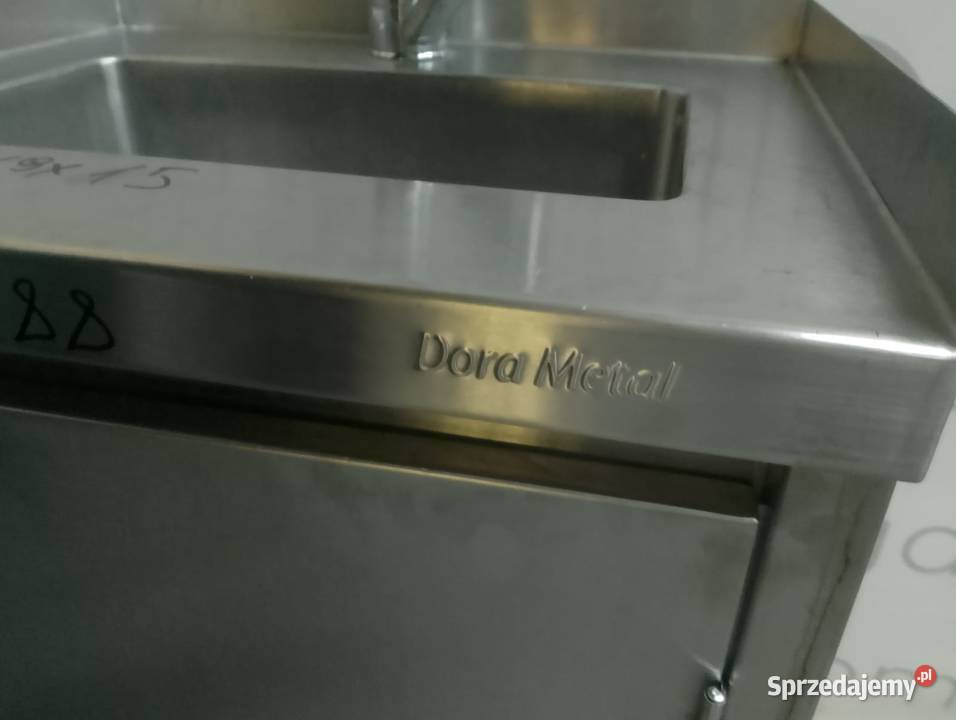 UMYWALKA ZABUDOWANA STOJĄCA DRZWI