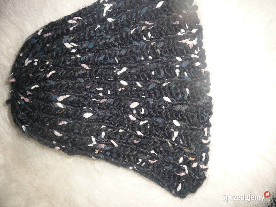 Czapka czarna w kropki