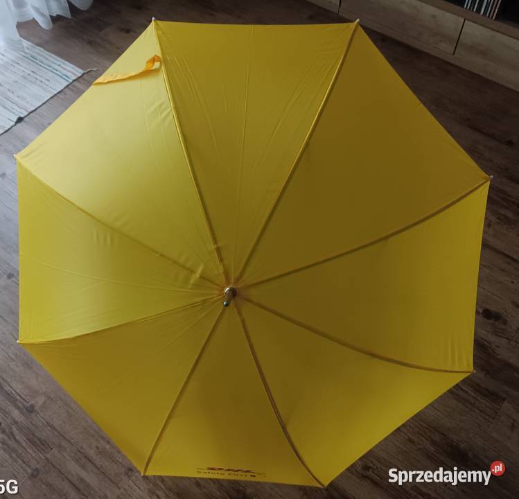 Duży żółty parasol