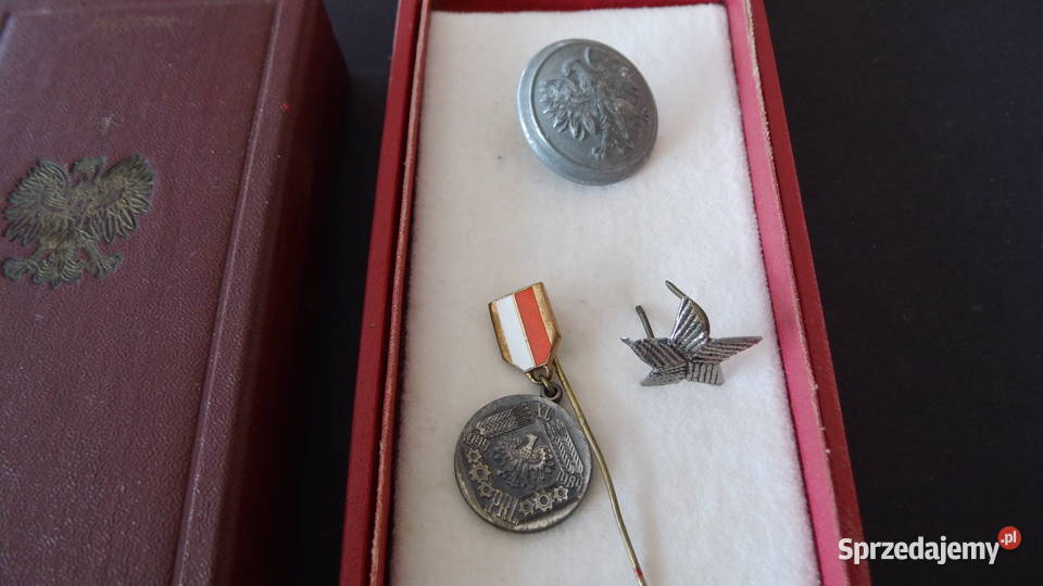 Medale odznaczenia przypinki etui PRL Radzewice