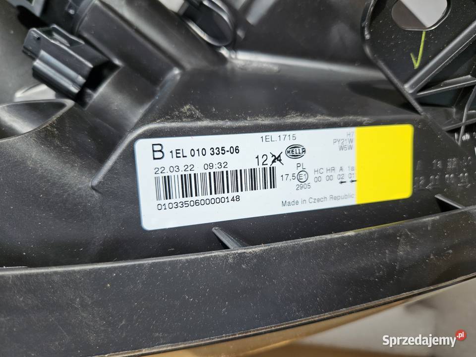 Lampa przednia prawa J10 Lift Nissan Qashqai Biała Rawska