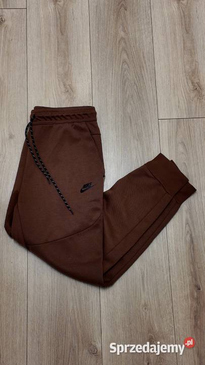 Brązowe spodnie dresowe Nike Tech Fleece Łódź