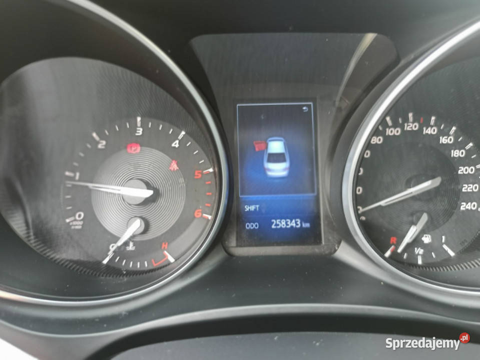 Toyota Avensis salon Polska serwis wyposażenie Rzeszów