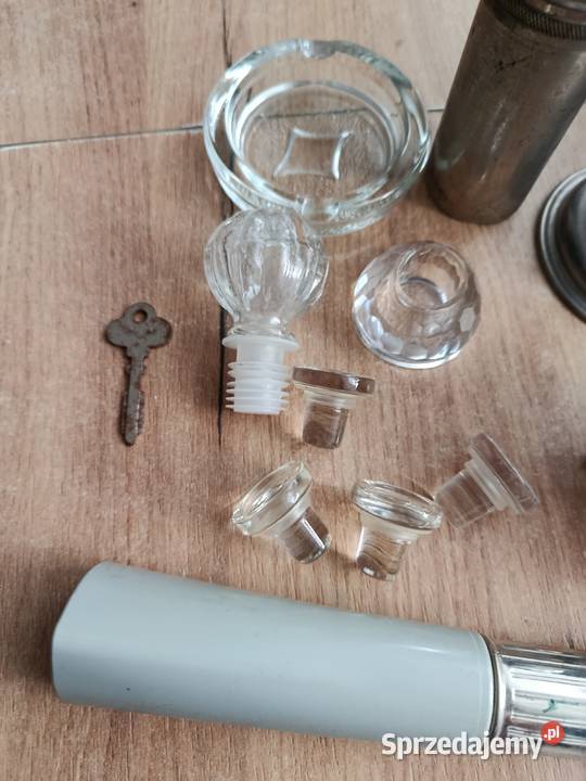 Sprzedam różności 4 korki szklane świeczniki 1