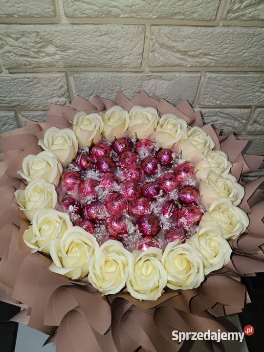 Bukiet z róż mydlanych i cukierków lindor Róże wielkopolskie Konin