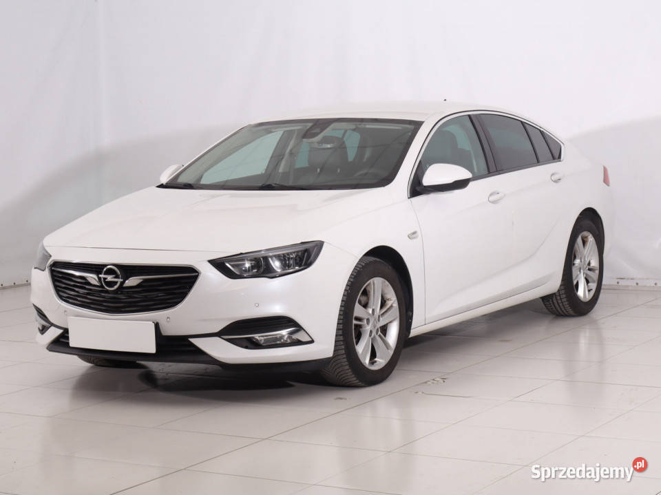 Opel Insignia 15 Turbo Sedan / Limuzyna