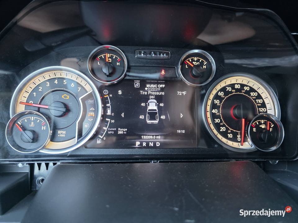 Zegary licznik Dodge Ram 1500 2014r Rok produkcji 2014 mazowieckie Warszawa