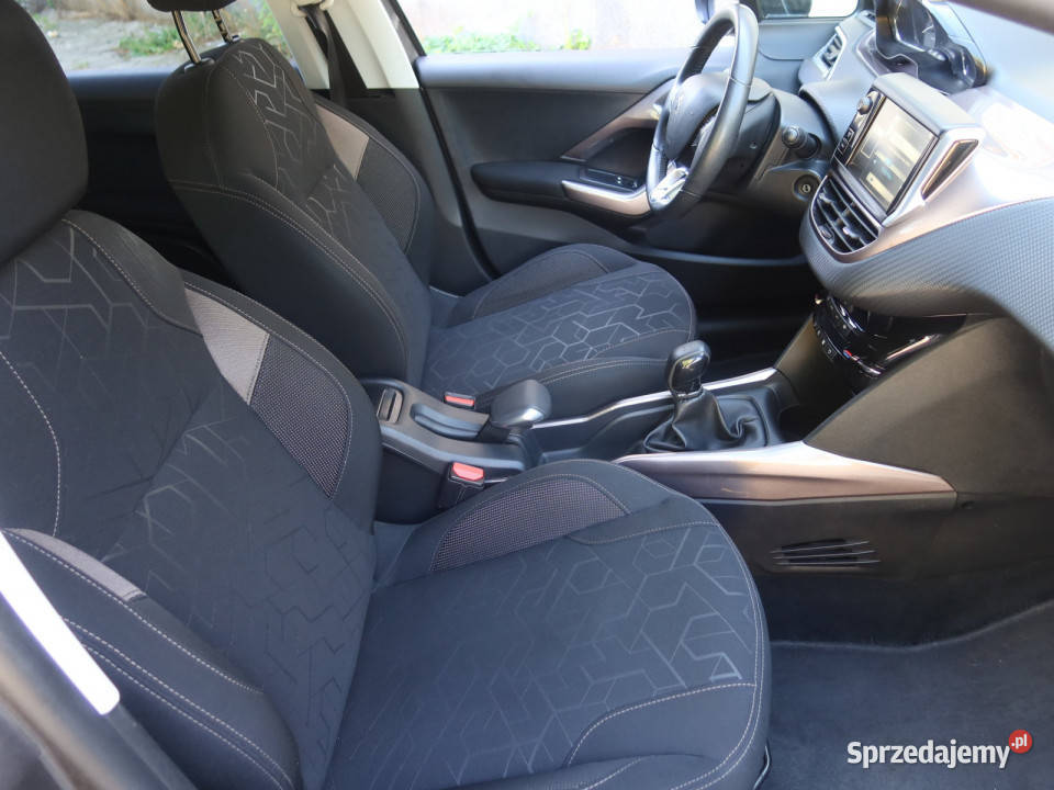 Peugeot 2008 16 eHDi relingi dachowe Katowice