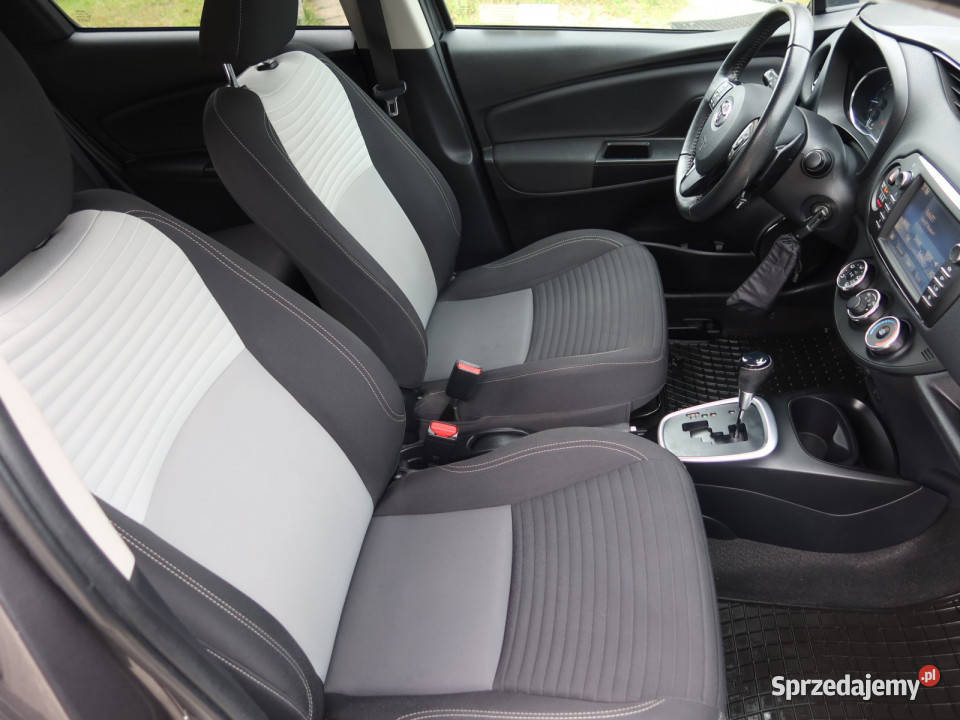 Toyota Yaris 15 Dual VVTi benzyna