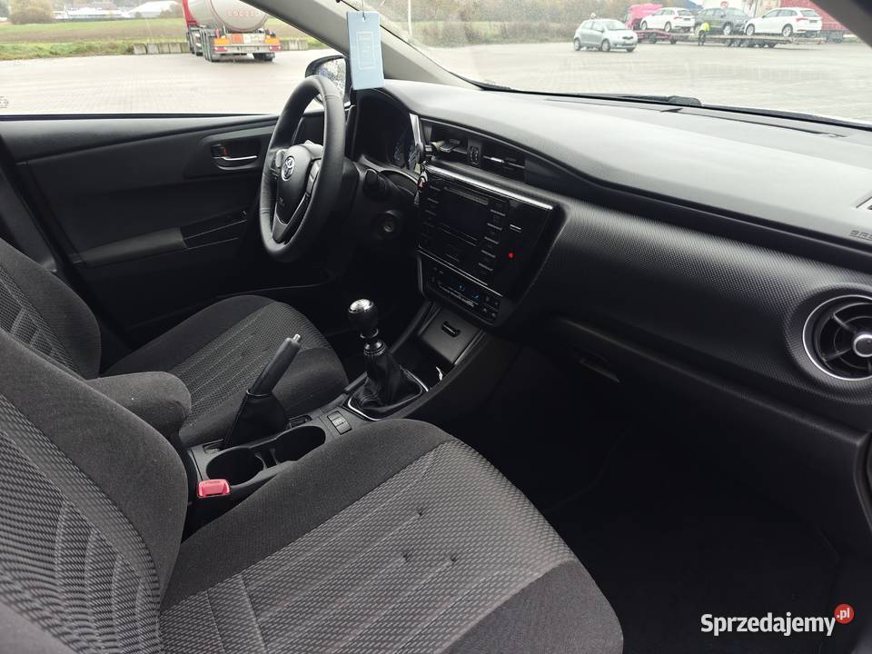 Toyota Auris II lift 2017 16 132 benzynaLPG Augustów
