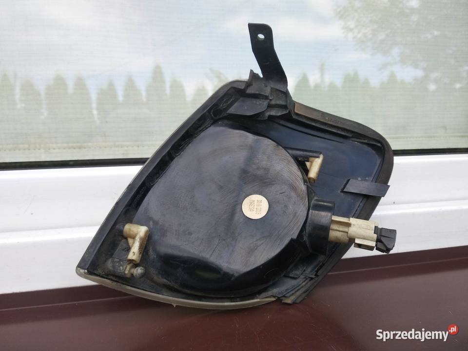 Nissan Terrano II 2 LIFT FL kierunkowskaz Sieradz