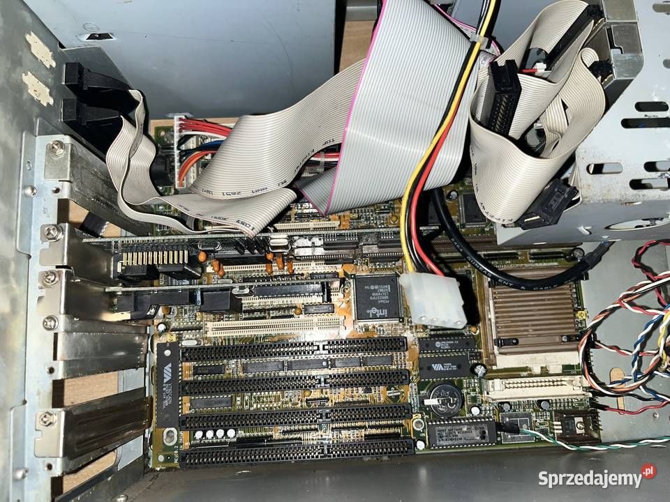 Zabytkowy komputer PC AT Pentium 100 MHz Brzana