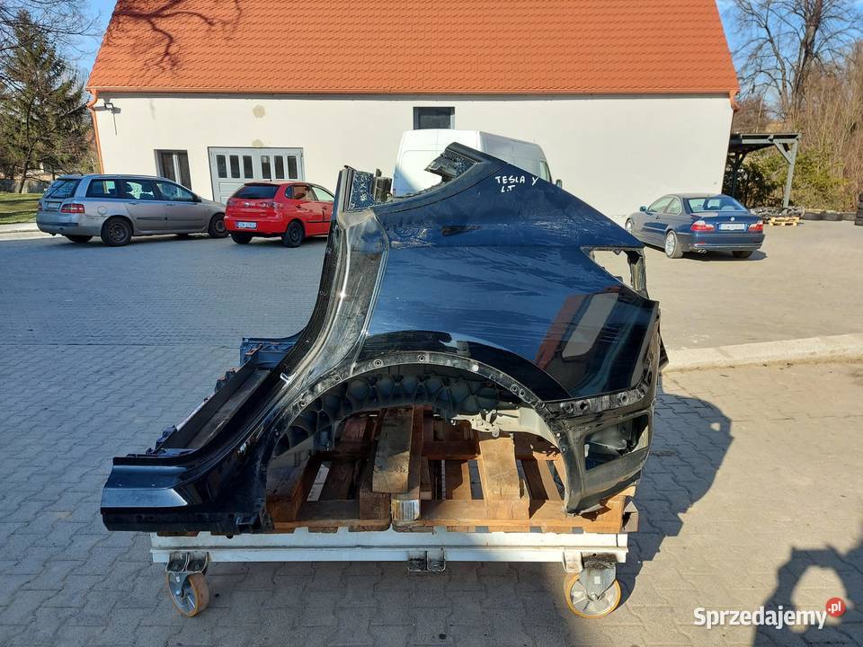 TESLA MODEL Y 2022r WANNA PAS TYLNY ĆWIARTKA