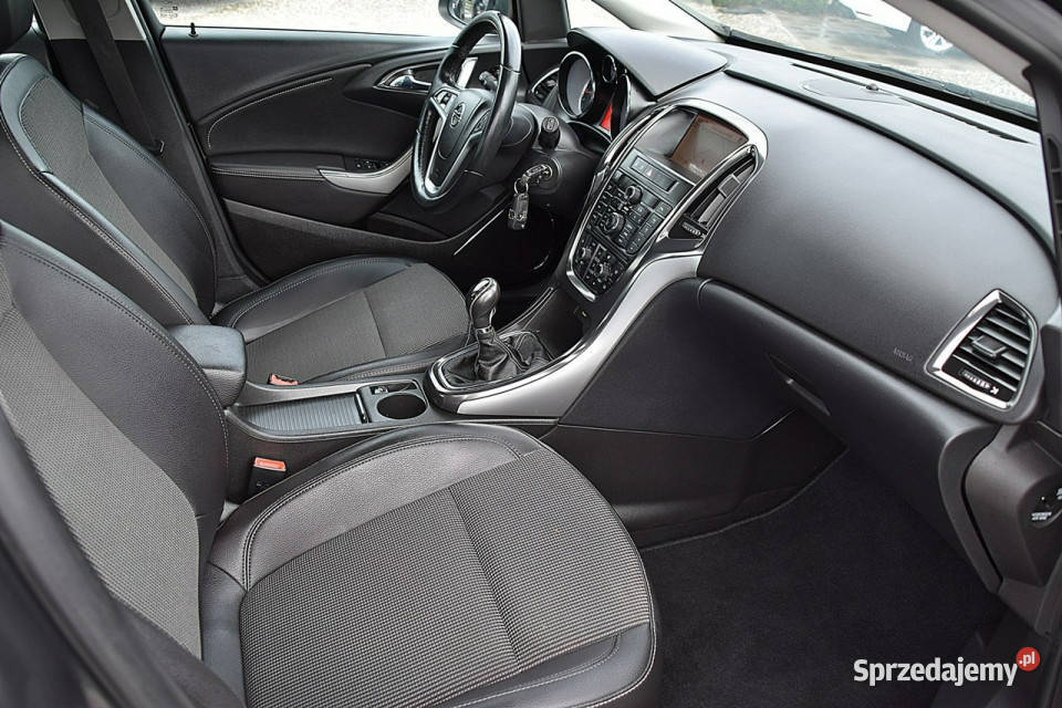 Opel Astra 14T 140 Cosmo Navi Półskóra Gwarancja ESP Nowe Kucice