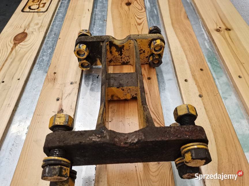 Mocowanie siłownika wysuwu CAT TH 330 Wilkowo