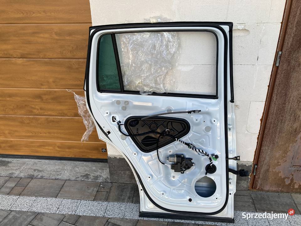 Drzwi Tiguan lewy tył ideał 2023 Rok produkcji 2023 Drzwi mazowieckie