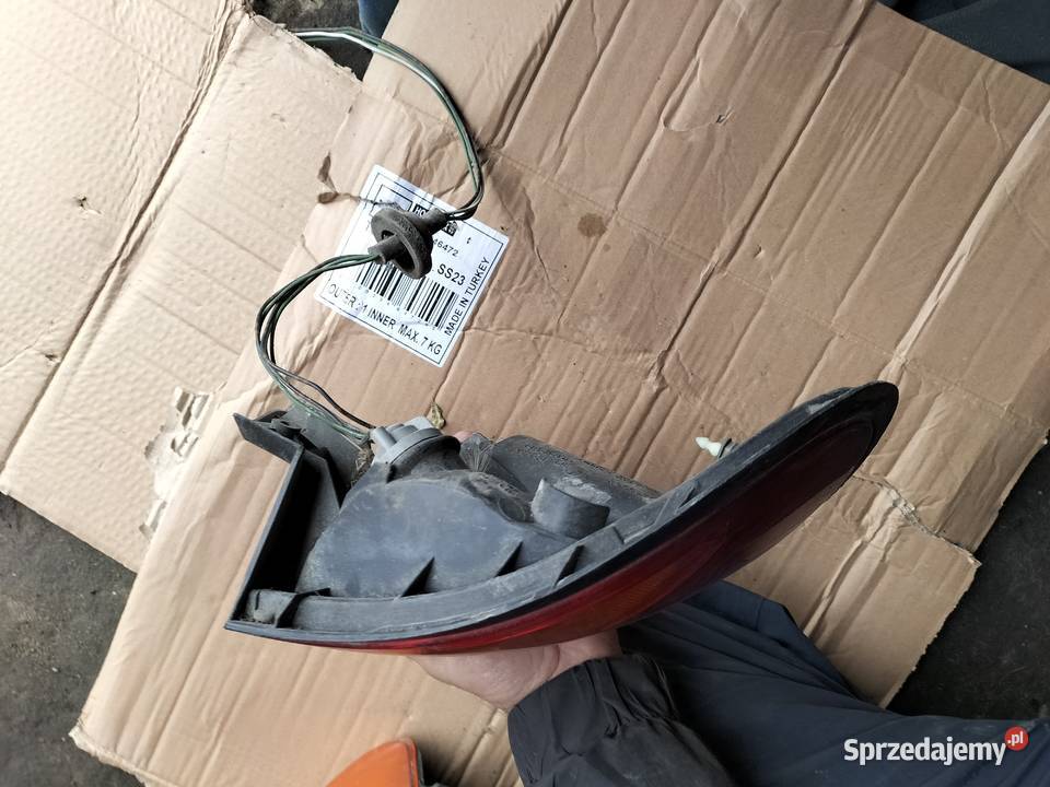 LAMPA TYŁ TYLNA PRAWA Mazda 323F BA Prawe Kamień-Kolonia