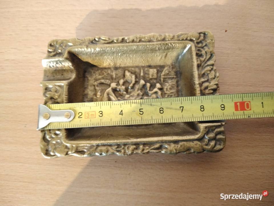 Stara mosiężna popielniczka popielnica z czasów