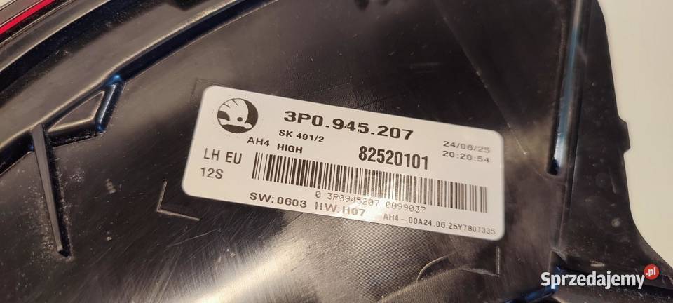 SKODA SUPERB 4 LAMPA LEWY TYŁ LED 3P0945207