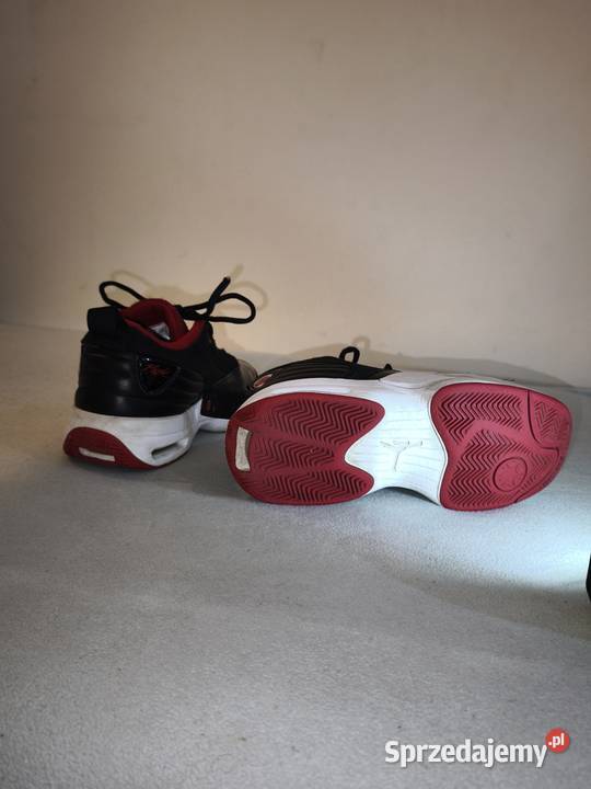 Buty Jordan w czarnoczerwonej kolorystyce