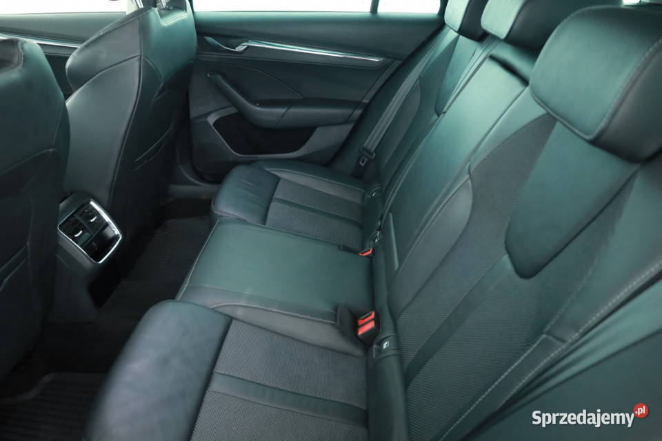 Skoda Octavia 14 TSI iV światła przeciwmgielne
