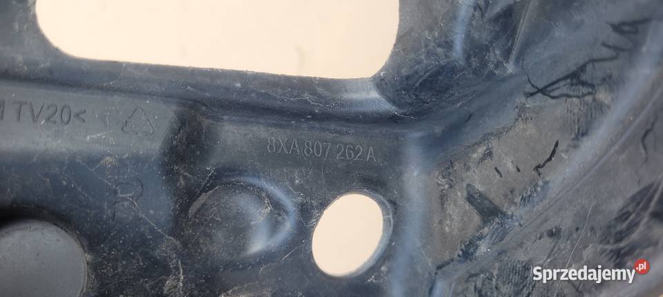 AUDI A1 ŚLIZG ZDERZAK PRAWY MOCOWANIE HALOGENU Karoseria Ruda Śląska sprzedam