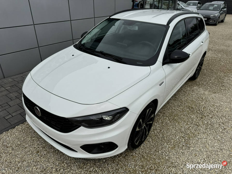 Fiat Tipo 14 Turbo SDesign II 2016 kamera cofania śląskie Chełm Śląski