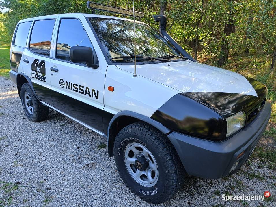 Nissan terrano ii 24 benzyna 4x4 83 bezwypadkowy benzyna Chmielnik