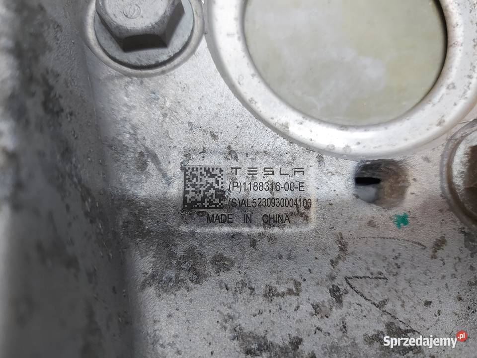 TESLA MODEL Y 2023r Zwrotnica przód prawa