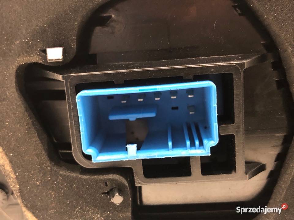 LAMPA TYŁ PRAWA WEWNĘTRZNA VW PASSAT B8