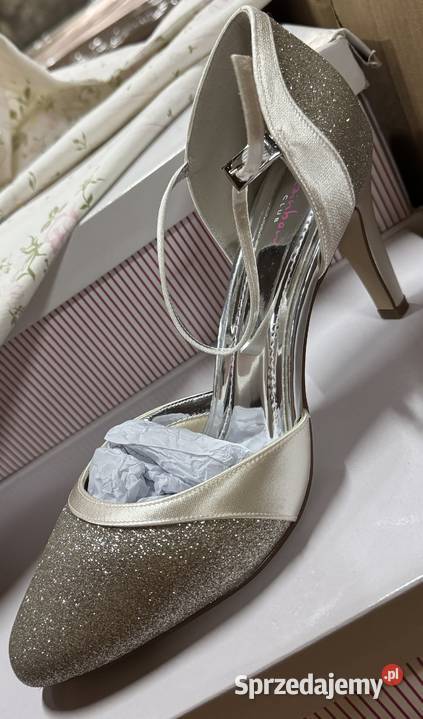 Palety z obuwiem ślubnym 600 par Bielawa