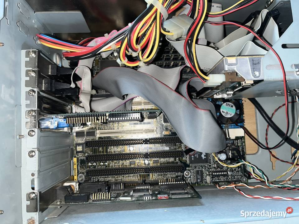 Zabytkowy komputer PC AT Pentium 100MHz Klasy Pentium III i słabsze Brzana