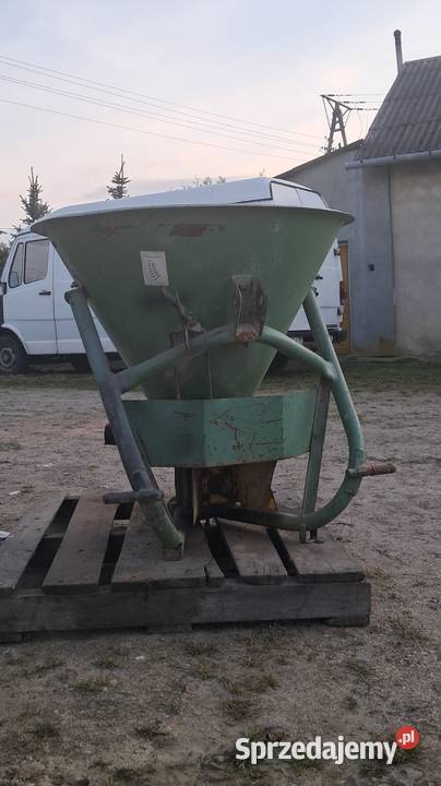 Rozsiewacz do nawozu LEJEK metalowy Agromet Błędów