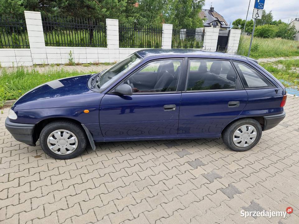 Opel Astra 14 benzyna 1999r bez korozjidługie 185000km