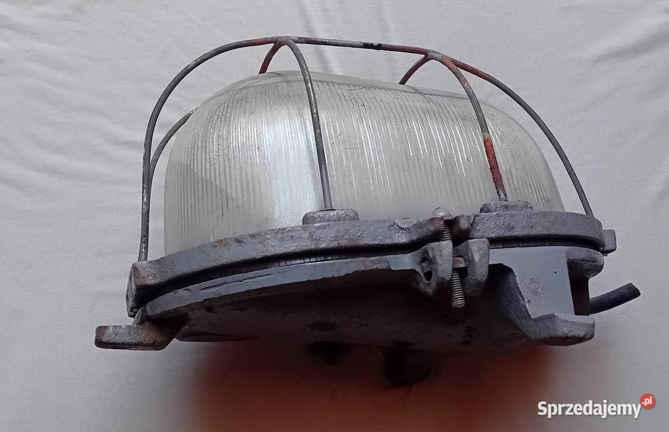 Lampa przemysłowa tzw kanałowa ZAOS PRL Oprawa Antyki wielkopolskie Koźminek