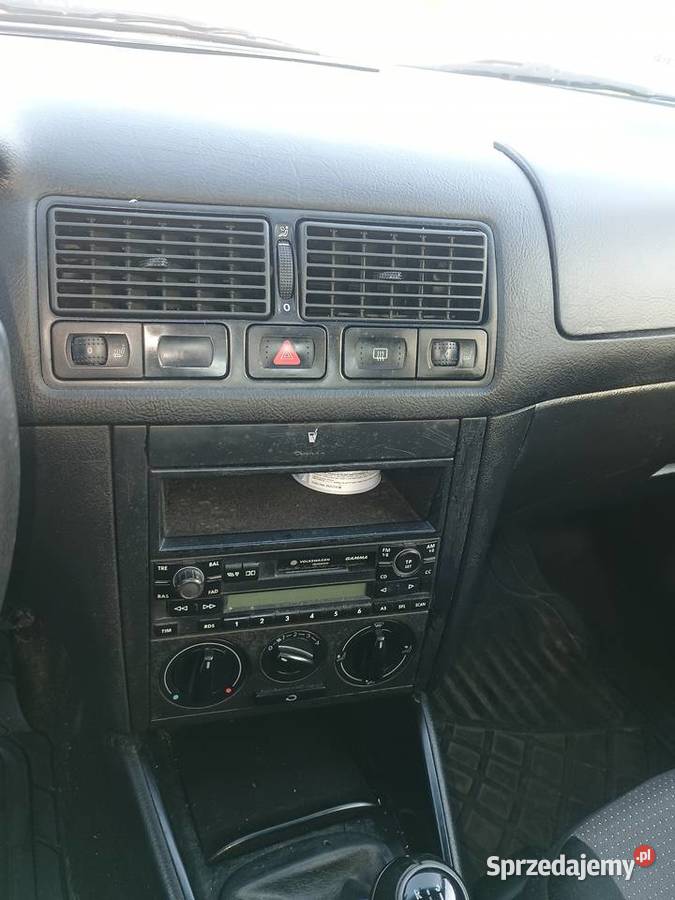 Sprzedam Volkswagena Golfa IV 1998 r 14 benzyna 75KM sprzedam