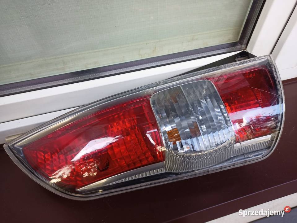 Daihatsu Sirion II 2 lampa tył tylna lewa Sieradz sprzedam