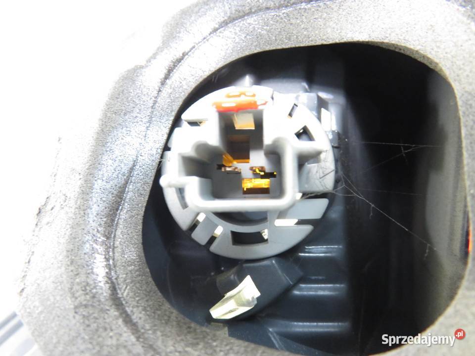 LAMPA PRAWA TYLNA TOYOTA AVENSIS VERSO małopolskie