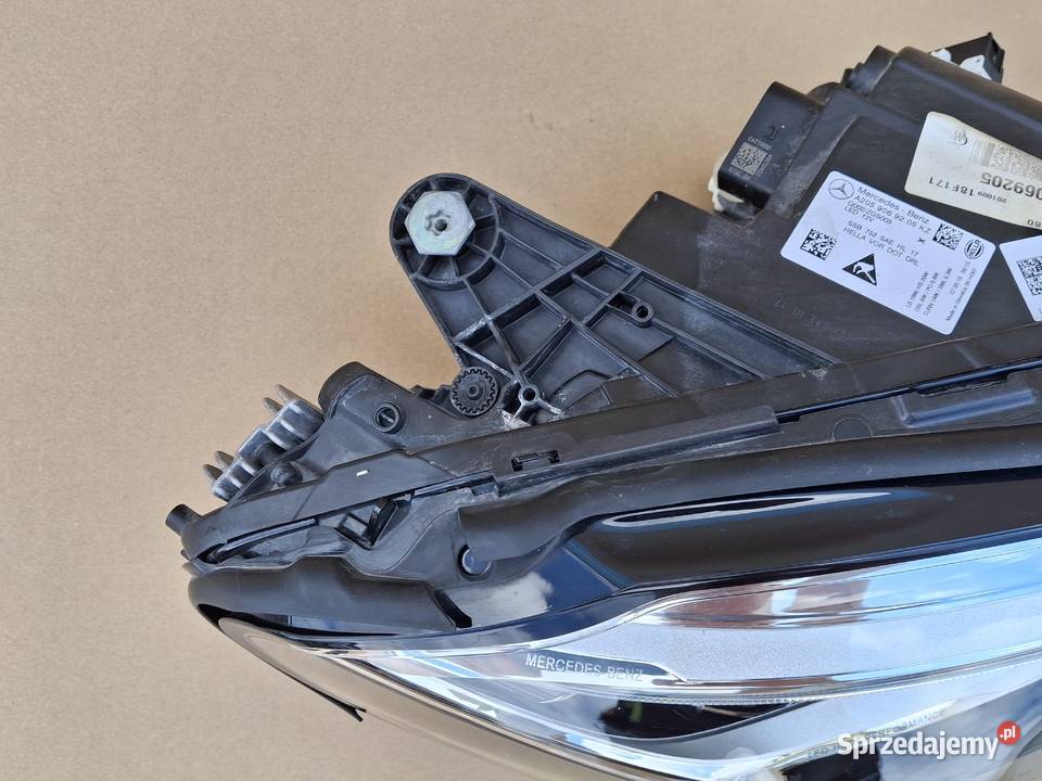 MERCEDES CKLASA W205 LIFT USA REFLEKTOR PRAWY Lampy przednie Bieleń