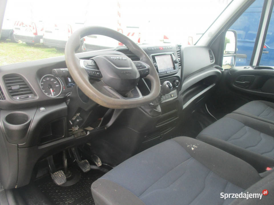 Iveco Daily 35C18 30 HPI 180 brygadówka 6 osób serwisowany w ASO Motoryzacja