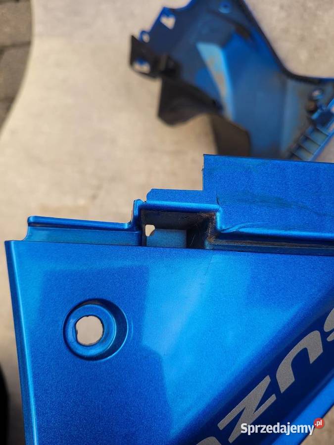Suzuki GSX 8 R 24 owiewka bok osłona plastik
