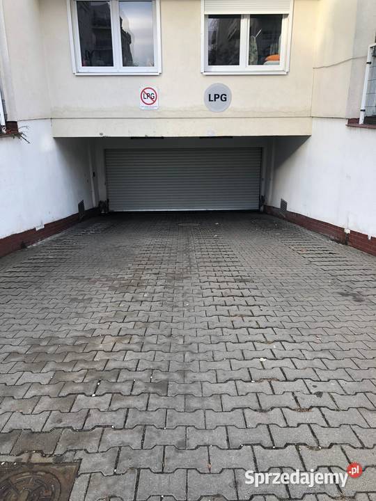 Miejsce postojowe Os Pod Platanami Saperska 42CD murowany Poznań