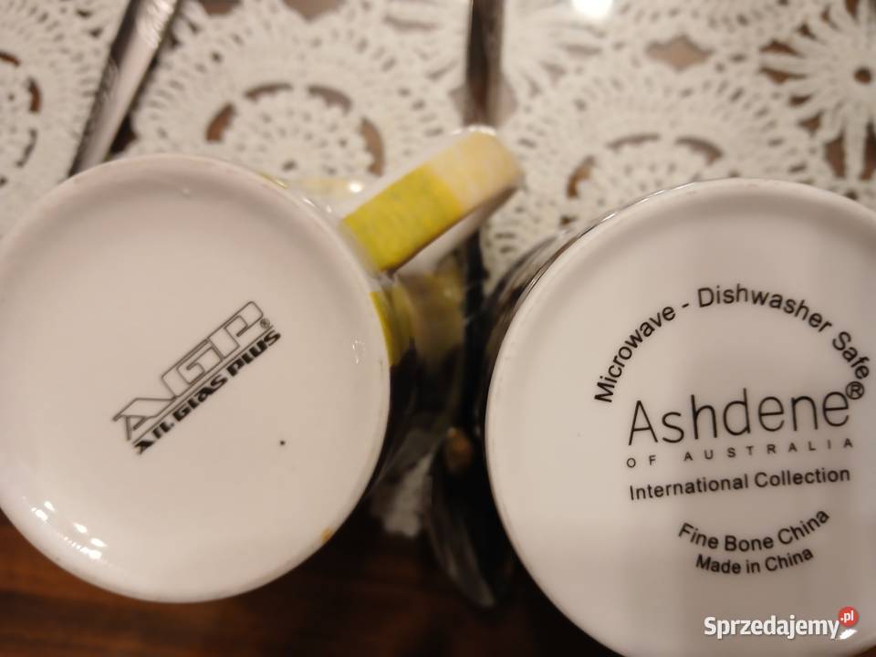 Kubki porcelanowe ze zwierzętami sygnowane wielokolorowy Warszawa