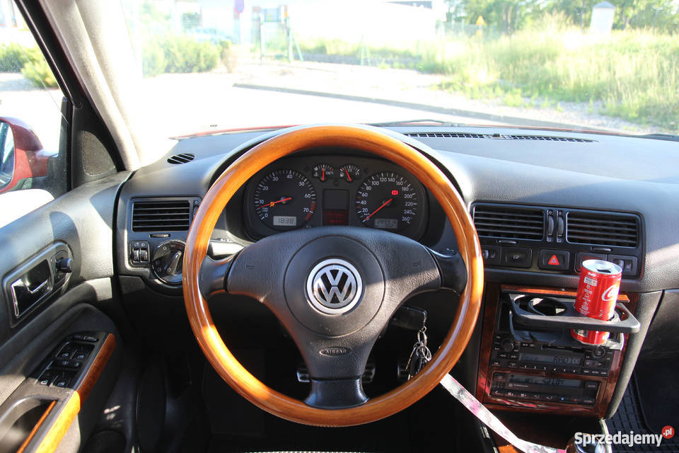 VW Bora Kombi V5 23 GAZ 150 światła przeciwmgielne