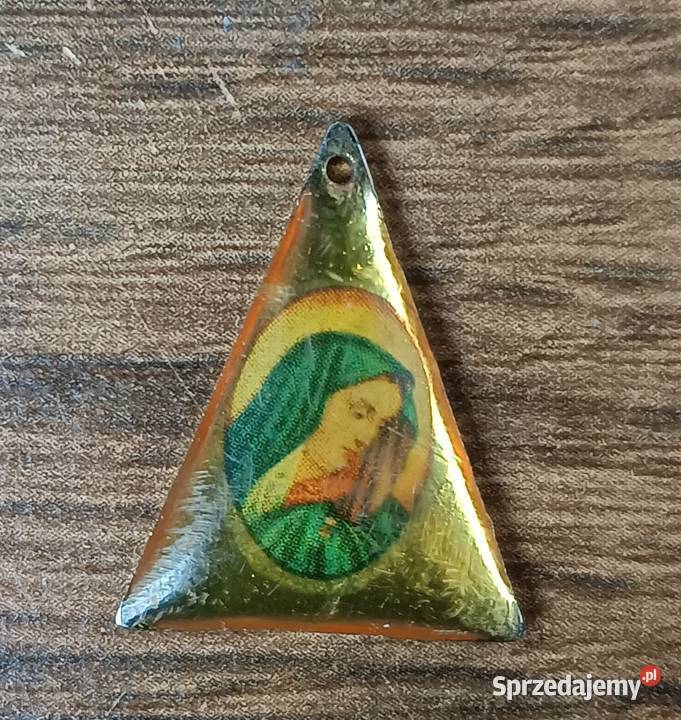 Trójkątny stary medalik z żywicy z wizerunkiem Zbylitowska Góra